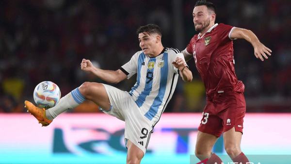 Alvarez kagumi Lionel Messi
