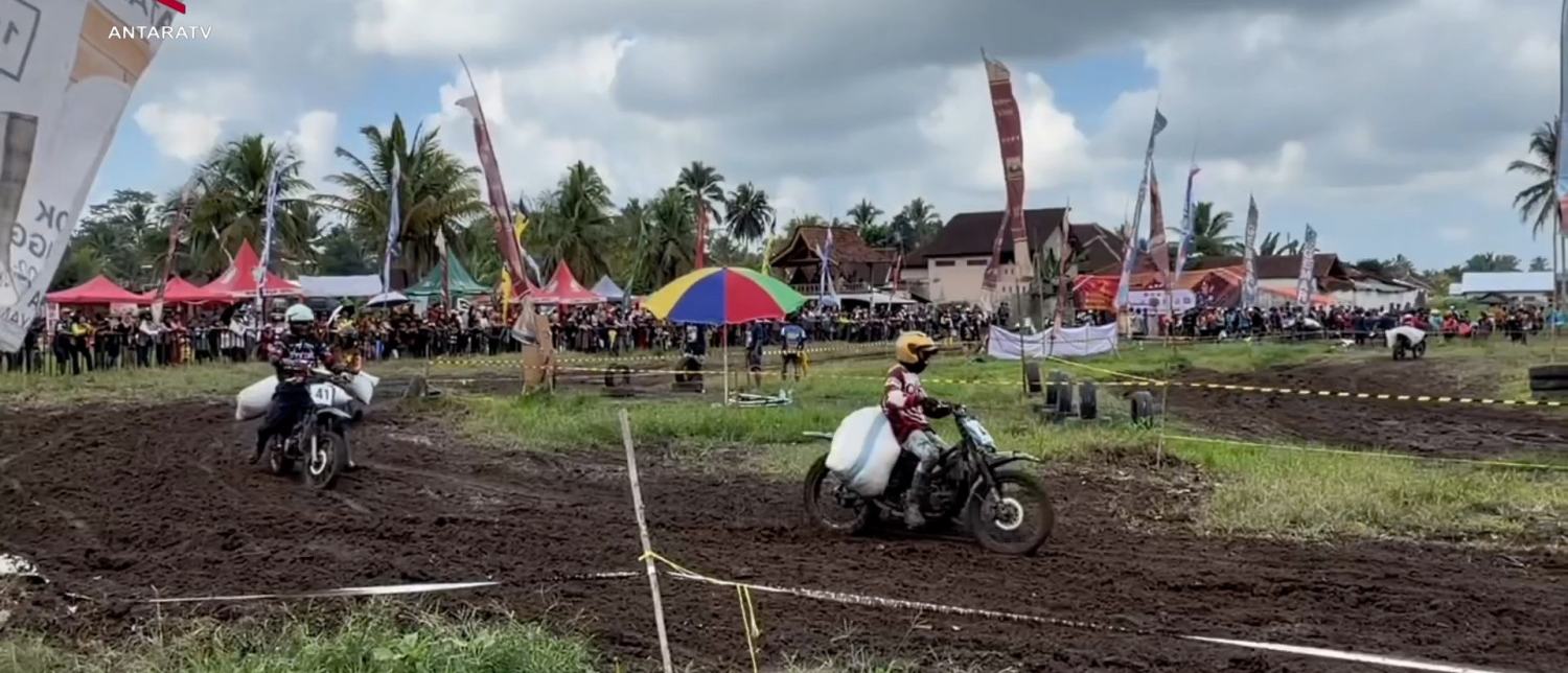 Balap ojek gabah meriahkan HUT Bhayangkara di Banyuwangi