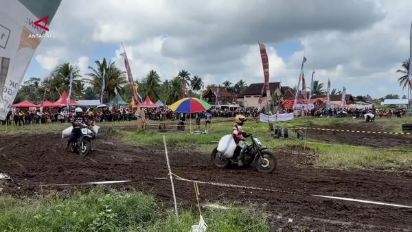 Balap ojek gabah meriahkan HUT Bhayangkara di Banyuwangi