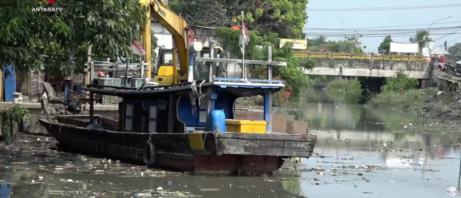 Banten keruk sedimen dan angkat 80 bangkai kapal di Cibanten