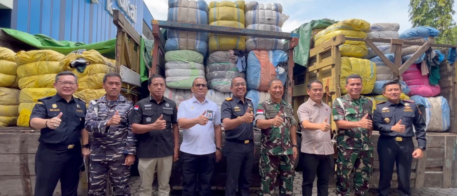 Bea Cukai Kalbar sita 2.060 bal baju bekas ilegal senilai Rp16 miliar