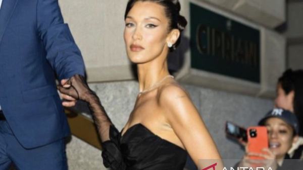 Bella Hadid ungkap kesulitannya menghadapi dampak penyakit kronis
