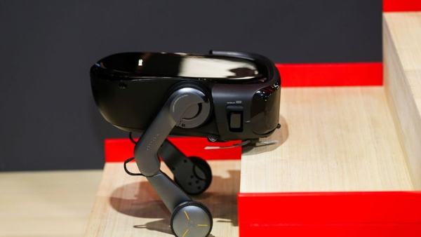 ces-2026-roborock-luncurkan-robotic-vacuum-berkaki-roda-pertama-di-dunia-serta-berkolaborasi-dengan-real-madrid-1768321830.jpg