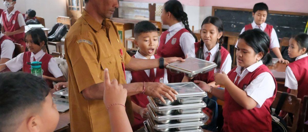 Ekonomi kemarin, aturan "finfluencer" hingga tata kelola MBG