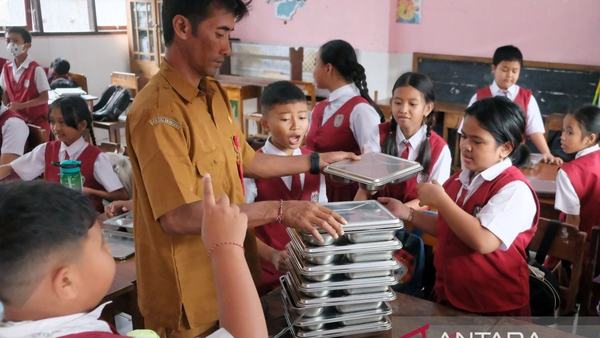 Ekonomi kemarin, aturan "finfluencer" hingga tata kelola MBG