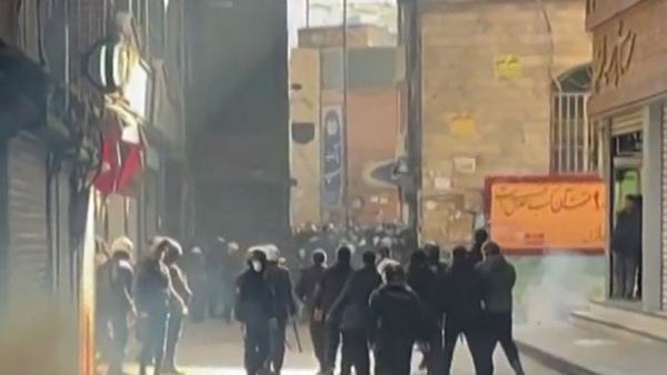 irans-army-pledges-to-defend-national-interests-after-us-backs-protesters-scrape-1768046594.jpg