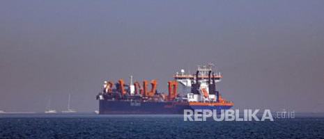 irgc-hantam-kapal-terafiliasi-israel-di-selat-hormuz-lewat-serangan-drone-1775354424.jpg
