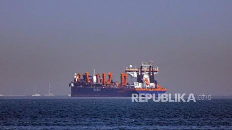 irgc-hantam-kapal-terafiliasi-israel-di-selat-hormuz-lewat-serangan-drone-1775354424.jpg