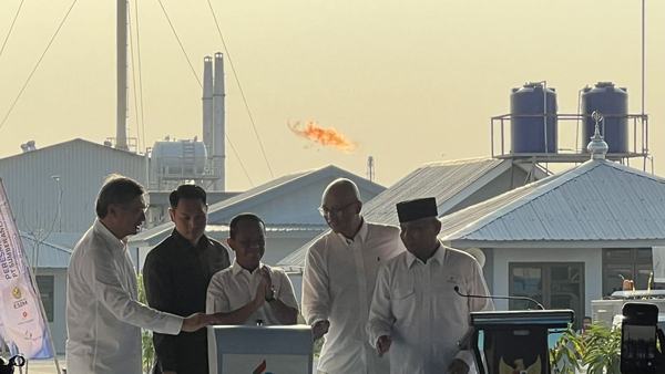 Menteri Bahlil resmikan mini LNG Plant di Tuban Jatim