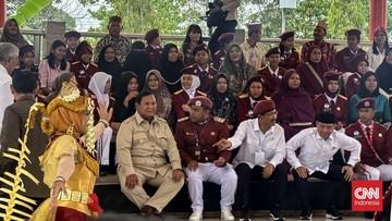 prabowo-tanya-kepala-sekolah-rakyat-anak-anak-sudah-senang-baca-1768205303.jpg