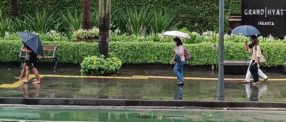 Senin, BMKG: Mayoritas kota besar RI berawan hingga hujan ringan