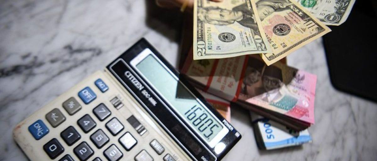 Sentimen terhadap rupiah dipicu harga minyak mentah Brent yang turun