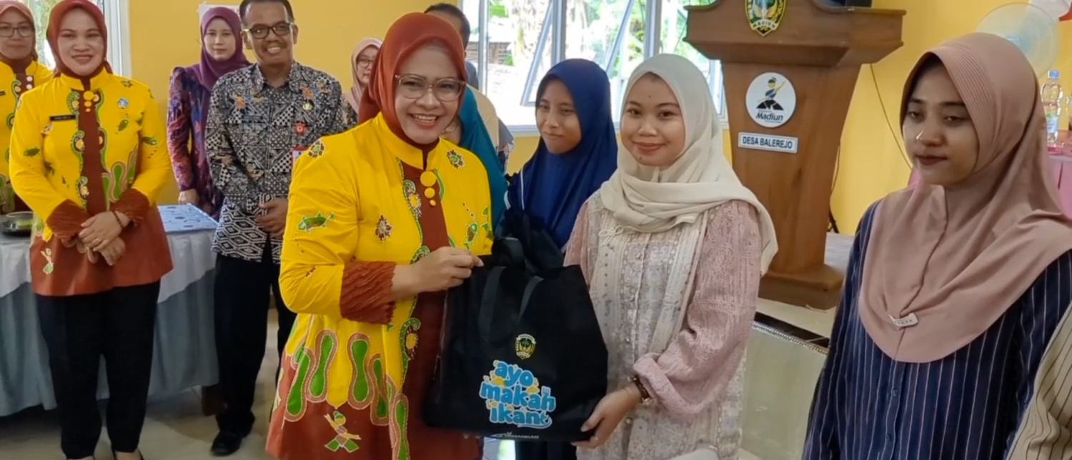 Tekan angka stunting, Pemkab Madiun bagikan ikan segar ke ibu hamil