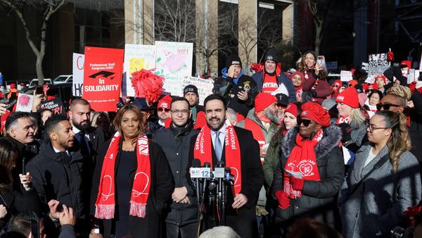thousands-of-nurses-go-on-strike-in-new-york-city-1768277288.jpg