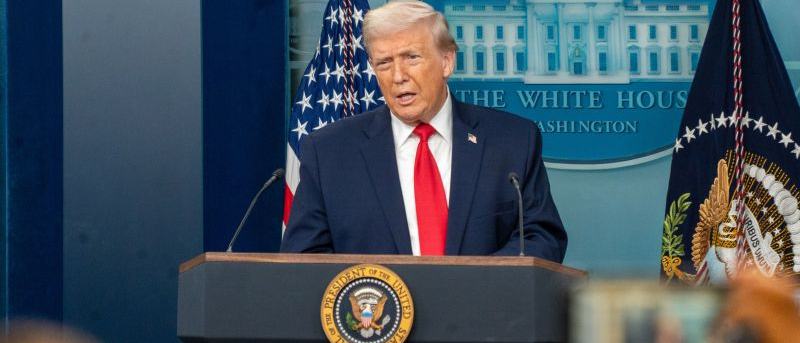 trump-akan-kenakan-tarif-25-persen-pada-produk-otomotif-kayu-dan-farmasi-korsel-1769877387.jpg
