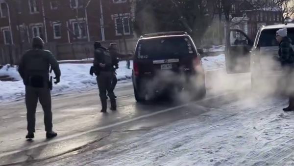 witnesses-film-ice-killing-of-us-citizen-in-minneapolis-scrape-1767890012.jpg